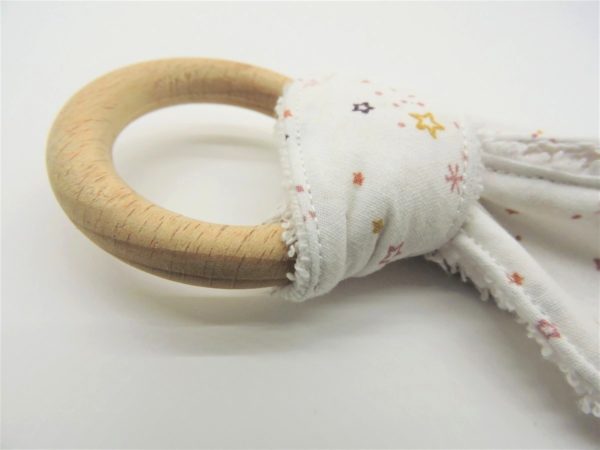 anneau-de-dentition-pour-bebe-en-bois-avec-oreilles-de-lapin-en-coton-eponge-blanc-et-coton-blanc-etoile