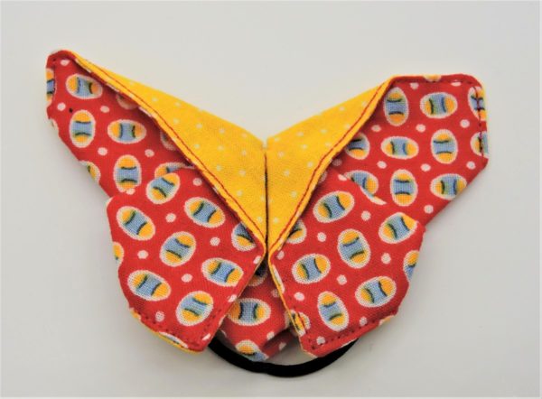 elastique-pour-cheveux-avec-papillon-en-origami-en-cotons-petit-pan-rouge-a-motifs-et-jaune-a-pois