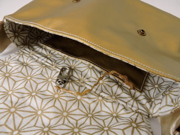 Sac bandoulière en simili cuir doré et coton japonais blanc et doré, modèle "Asphodèle"3