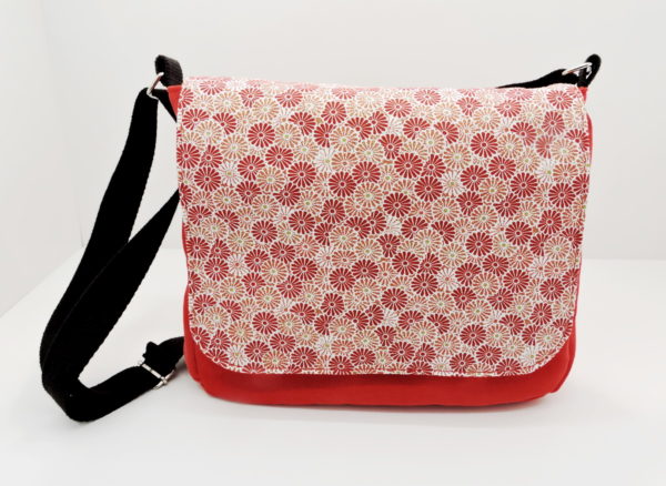 Grand sac besace bandoulière en velours côtelé rouge et coton japonais à fleurs