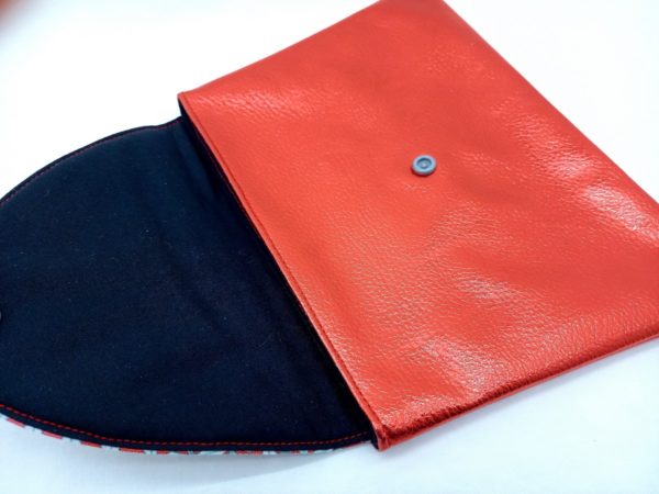 pochette trapèze rouge metallisé1